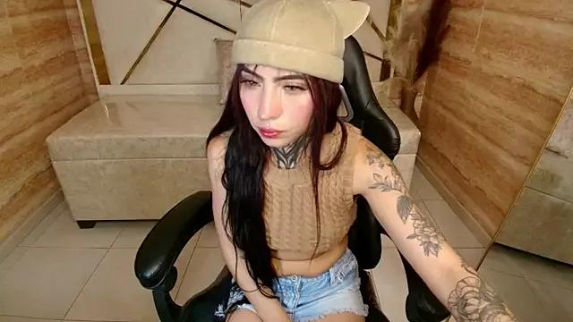 Discover our girls online shows and discover the company of countless livestreamers, with stunning shapes, sex toys and more.