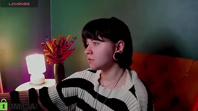 Rowena_MacLeod from StripChat is Freechat