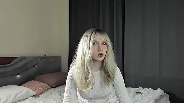 RowenaDarter from StripChat is Freechat