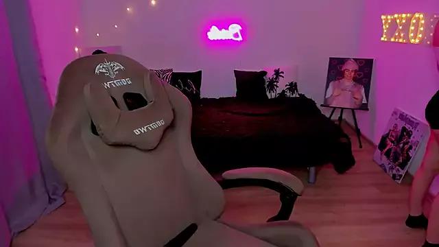 RoxanaVibe from StripChat is Freechat