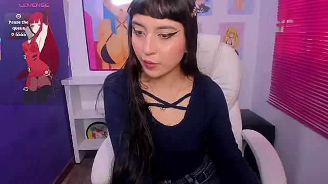 Discover our girls online shows and discover the company of countless livestreamers, with stunning shapes, sex toys and more.