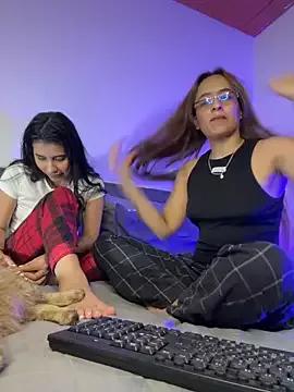 Discover our girls online shows and discover the company of countless livestreamers, with stunning shapes, sex toys and more.