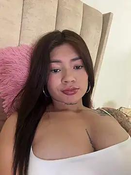 Discover our girls online shows and discover the company of countless livestreamers, with stunning shapes, sex toys and more.