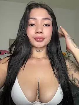 Discover our girls online shows and discover the company of countless livestreamers, with stunning shapes, sex toys and more.
