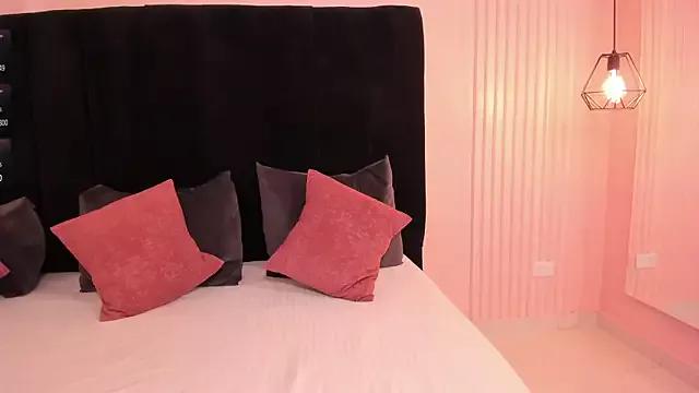 roxanne_adamss from StripChat is Freechat