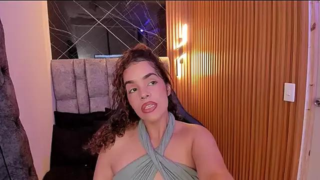 Discover our girls online shows and discover the company of countless livestreamers, with stunning shapes, sex toys and more.
