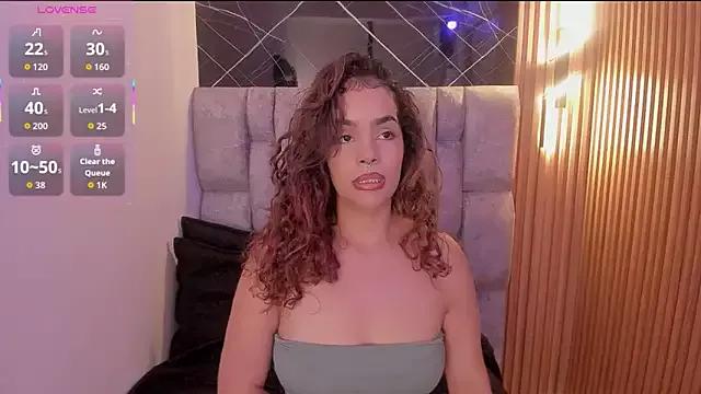 roxanne_dl from StripChat is Freechat