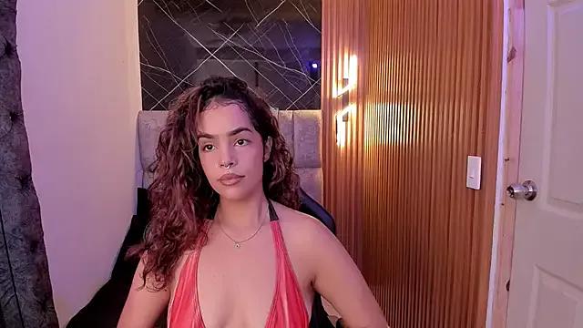 Discover our girls online shows and discover the company of countless livestreamers, with stunning shapes, sex toys and more.