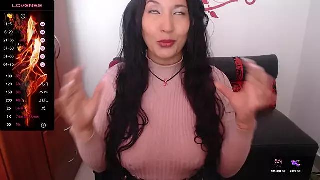 Roxanne_Ssummers from StripChat is Freechat
