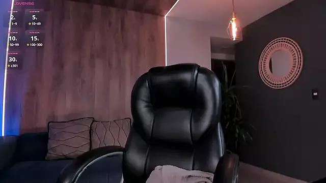 Discover our girls online shows and discover the company of countless livestreamers, with stunning shapes, sex toys and more.