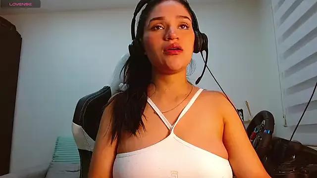 Roxxi_2110 from StripChat