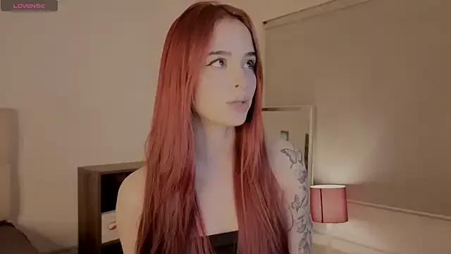 Roxxy_mora from StripChat