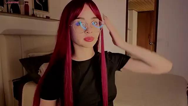 Roxxy_mora from StripChat