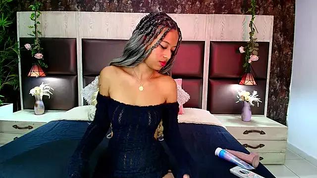 Discover our girls online shows and discover the company of countless livestreamers, with stunning shapes, sex toys and more.