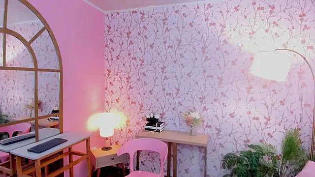 Discover our girls online shows and discover the company of countless livestreamers, with stunning shapes, sex toys and more.