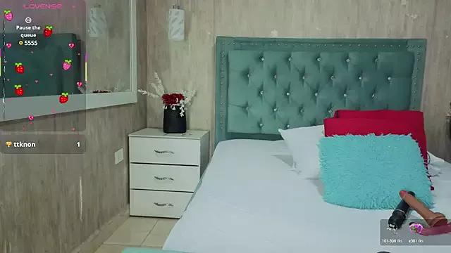 Discover our girls online shows and discover the company of countless livestreamers, with stunning shapes, sex toys and more.