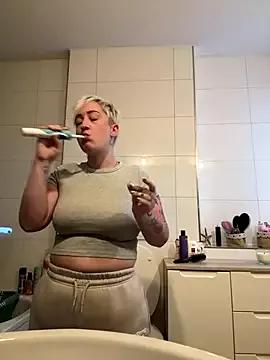 Rozendefotz from StripChat is Freechat