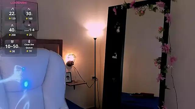 Discover our girls online shows and discover the company of countless livestreamers, with stunning shapes, sex toys and more.