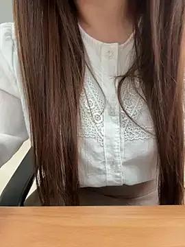 Discover our girls online shows and discover the company of countless livestreamers, with stunning shapes, sex toys and more.