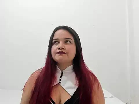 Discover our girls online shows and discover the company of countless livestreamers, with stunning shapes, sex toys and more.