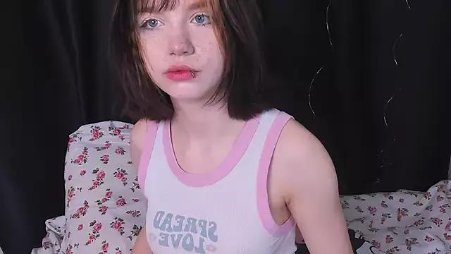 Discover our girls online shows and discover the company of countless livestreamers, with stunning shapes, sex toys and more.