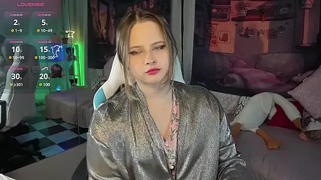 Discover our girls online shows and discover the company of countless livestreamers, with stunning shapes, sex toys and more.