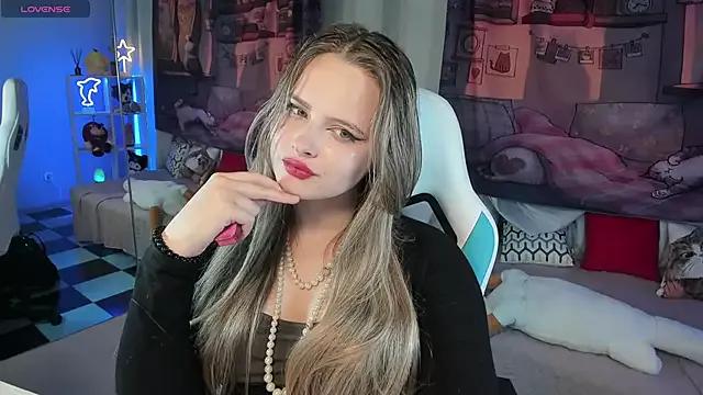 Discover our girls online shows and discover the company of countless livestreamers, with stunning shapes, sex toys and more.