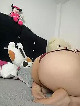 Discover our girls online shows and discover the company of countless livestreamers, with stunning shapes, sex toys and more.