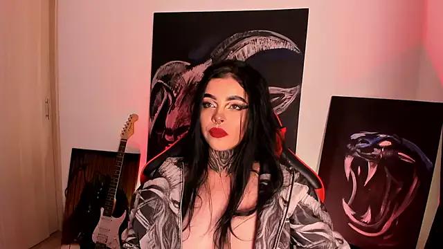 Discover our girls online shows and discover the company of countless livestreamers, with stunning shapes, sex toys and more.