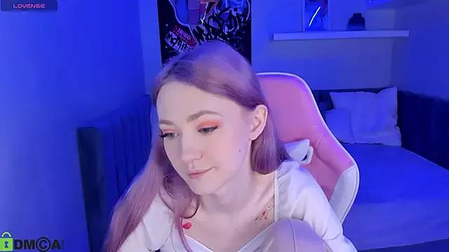 Discover our girls online shows and discover the company of countless livestreamers, with stunning shapes, sex toys and more.
