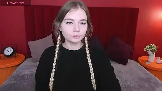 Discover our girls online shows and discover the company of countless livestreamers, with stunning shapes, sex toys and more.