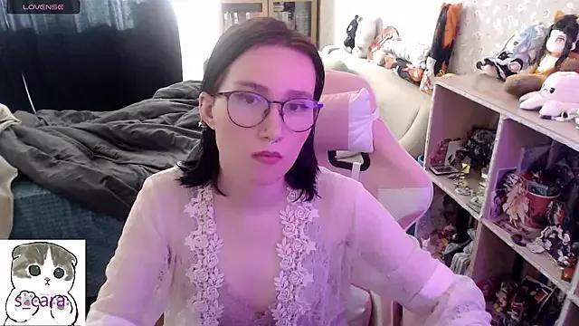 Discover our girls online shows and discover the company of countless livestreamers, with stunning shapes, sex toys and more.