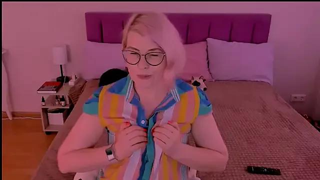 sabrinamacmarren from StripChat is Freechat
