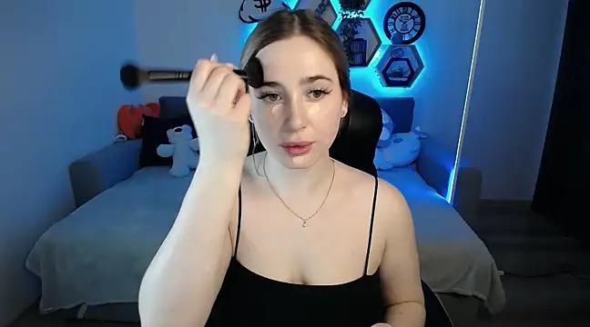 Discover our girls online shows and discover the company of countless livestreamers, with stunning shapes, sex toys and more.
