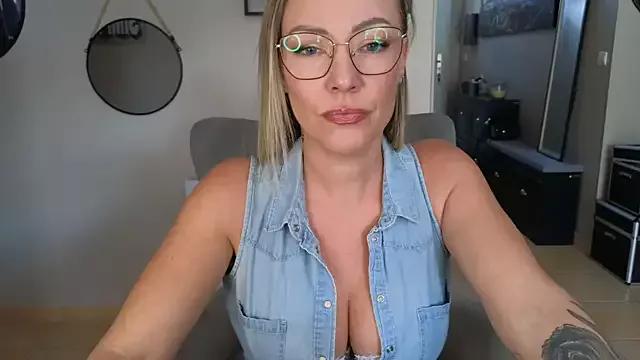 Sacha-xx webcams show profile image 