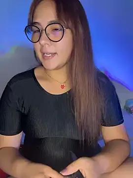 Discover our girls online shows and discover the company of countless livestreamers, with stunning shapes, sex toys and more.