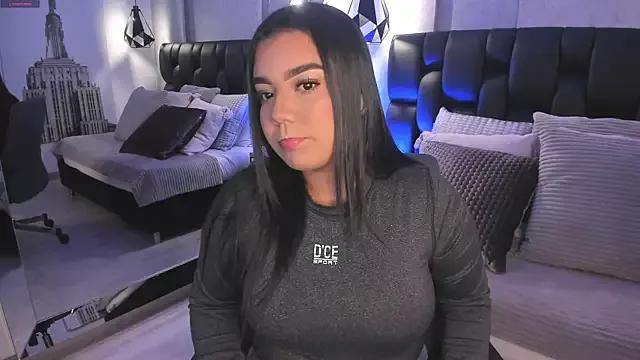 Discover our girls online shows and discover the company of countless livestreamers, with stunning shapes, sex toys and more.
