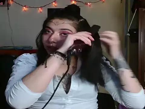 Discover our girls online shows and discover the company of countless livestreamers, with stunning shapes, sex toys and more.