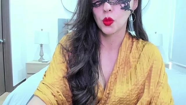 Discover our girls online shows and discover the company of countless livestreamers, with stunning shapes, sex toys and more.
