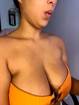 SaharQamar from StripChat