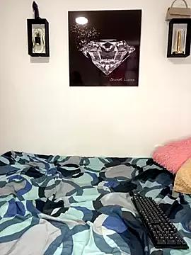 Discover our girls online shows and discover the company of countless livestreamers, with stunning shapes, sex toys and more.