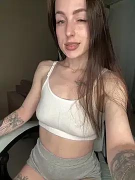 Discover our girls online shows and discover the company of countless livestreamers, with stunning shapes, sex toys and more.