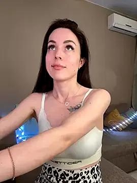 Discover our girls online shows and discover the company of countless livestreamers, with stunning shapes, sex toys and more.
