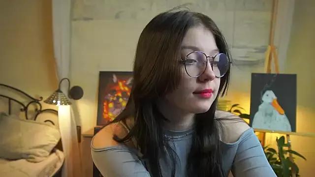 Discover our girls online shows and discover the company of countless livestreamers, with stunning shapes, sex toys and more.