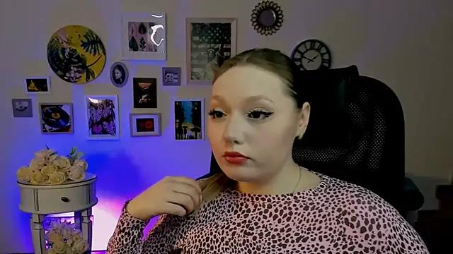 Discover our girls online shows and discover the company of countless livestreamers, with stunning shapes, sex toys and more.