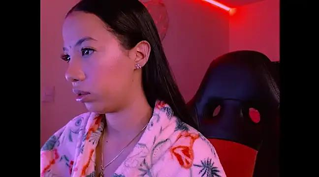 SallyWhitee from StripChat