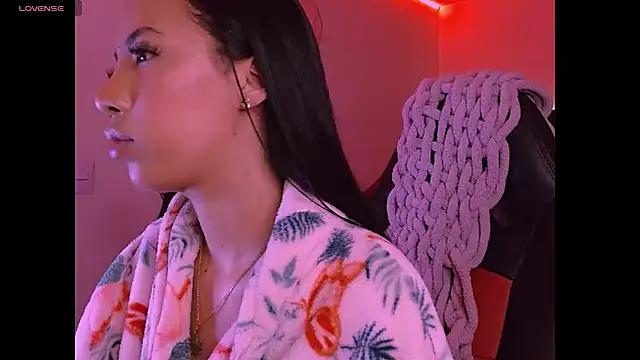 SallyWhitee from StripChat