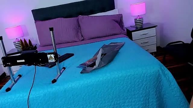 Discover our girls online shows and discover the company of countless livestreamers, with stunning shapes, sex toys and more.