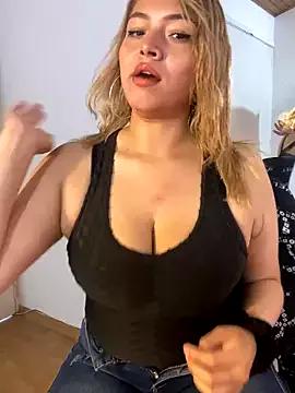 Discover our girls online shows and discover the company of countless livestreamers, with stunning shapes, sex toys and more.