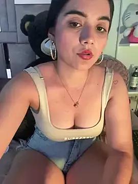 Discover our girls online shows and discover the company of countless livestreamers, with stunning shapes, sex toys and more.